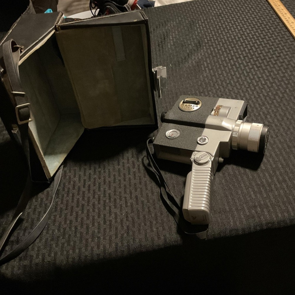 Vintage Sankyo Auto-4X Zoom Reflex 8mm Movie Camera Silver W/ Case Japan